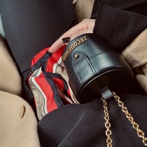 Meet your Posher, Crystal